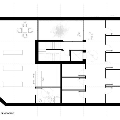 Plano de planta semisótano con espacios comunes y núcleo estructural en propuesta de proyectos de arquitectura residencial en Valencia