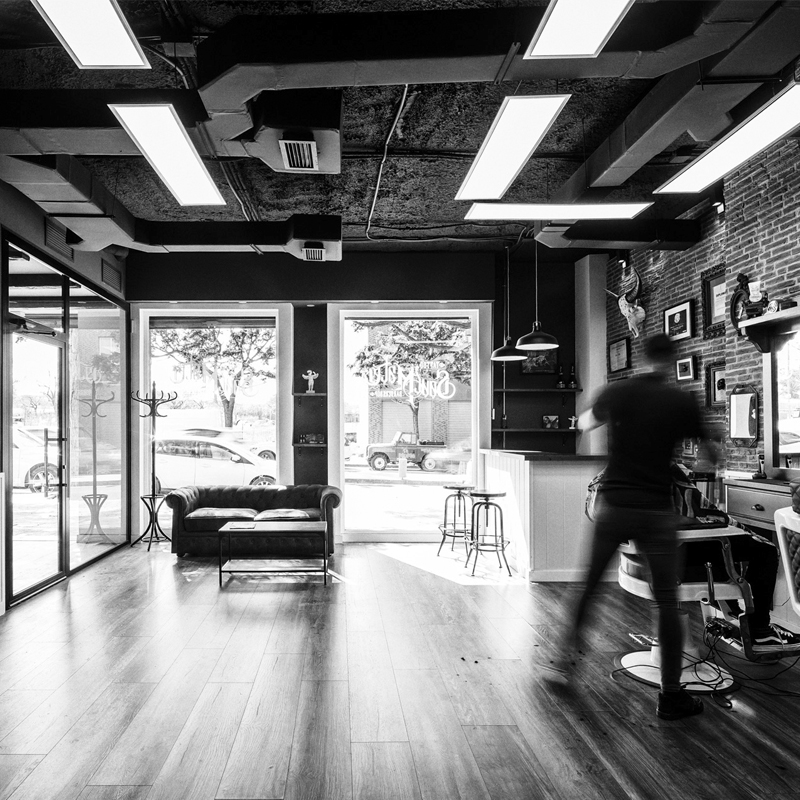 Diseño interior de barbería y estudio de tatuaje realizado por estudio de arquitectura en Valencia